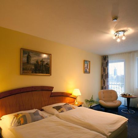 Hotel Savoy เชสเกบูดิเยโจวิตเซ ภายนอก รูปภาพ