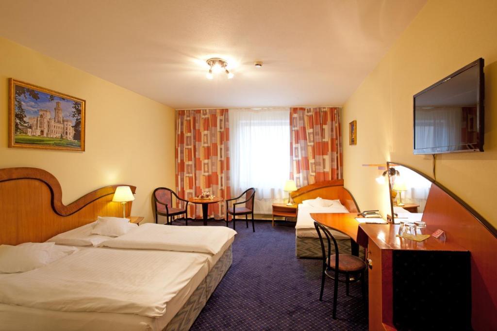 Hotel Savoy เชสเกบูดิเยโจวิตเซ ภายนอก รูปภาพ