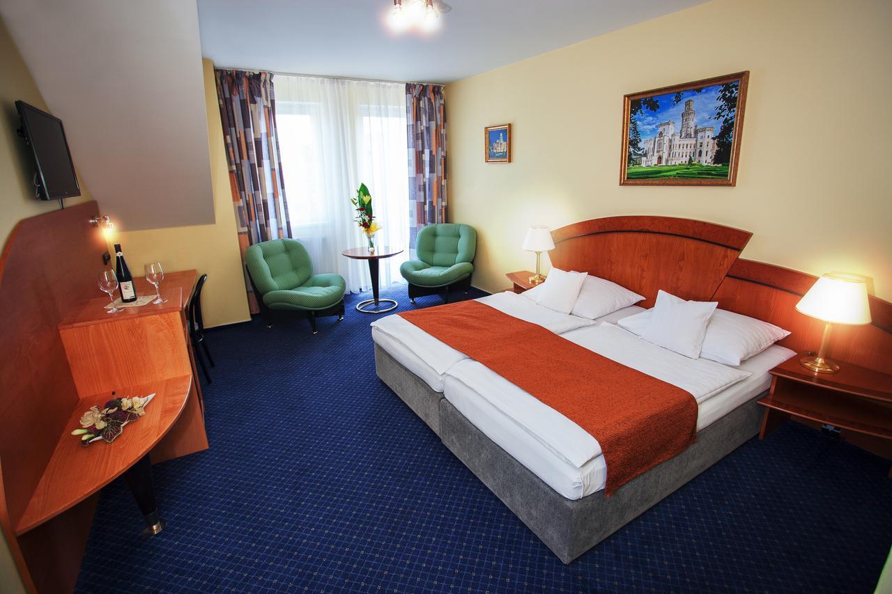 Hotel Savoy เชสเกบูดิเยโจวิตเซ ภายนอก รูปภาพ