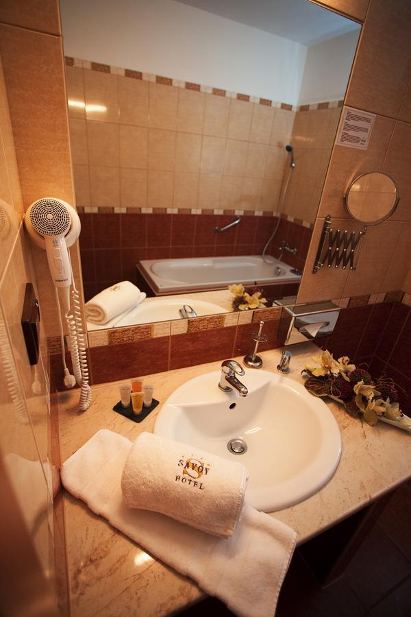 Hotel Savoy เชสเกบูดิเยโจวิตเซ ภายนอก รูปภาพ